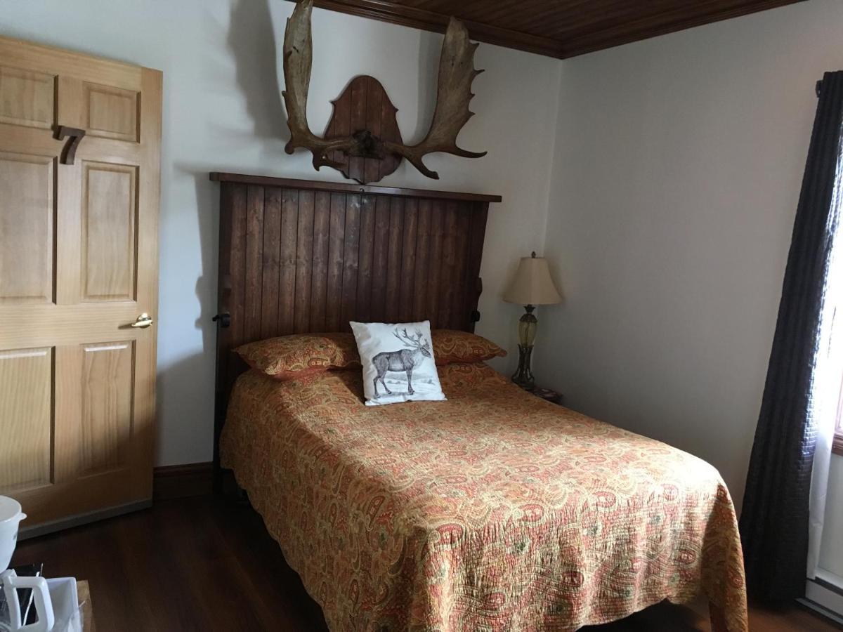 Auberge Du Vieux Faubourg Sainte Anne-des-Chênes Dış mekan fotoğraf